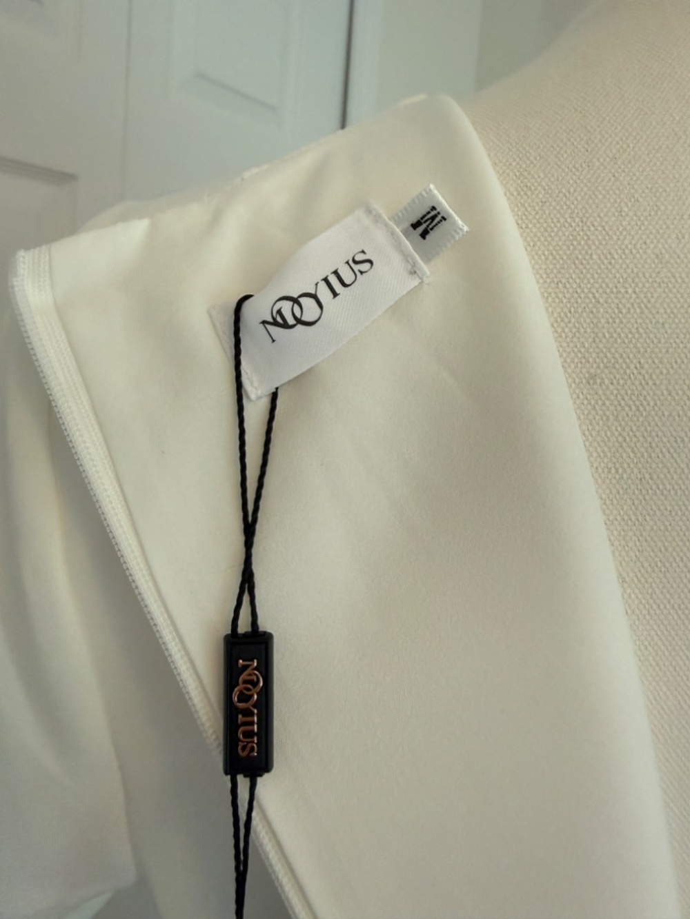 Mooyius Ivory Dress Fully Lined NWT Size Medium - Picture 8 of 11